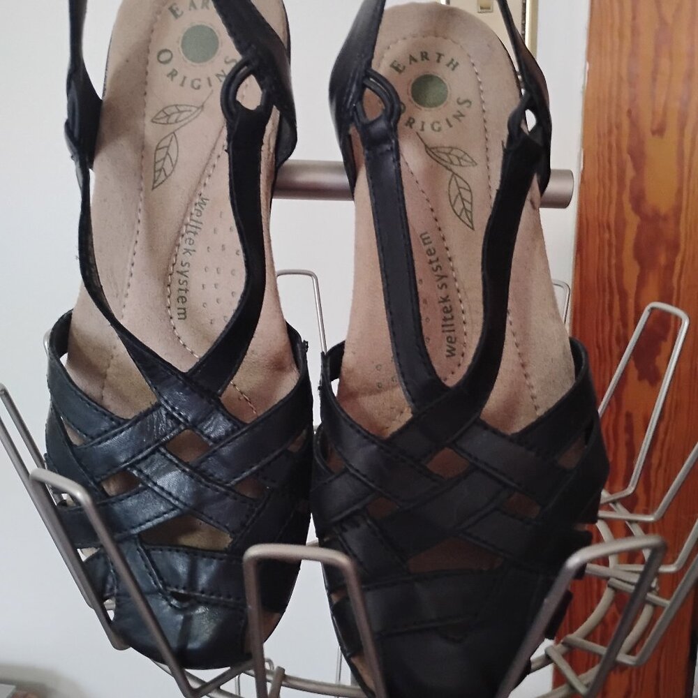 Black Leather Earth Origins sandals